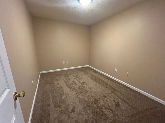 Building Photo - Washington Square Apartments #18