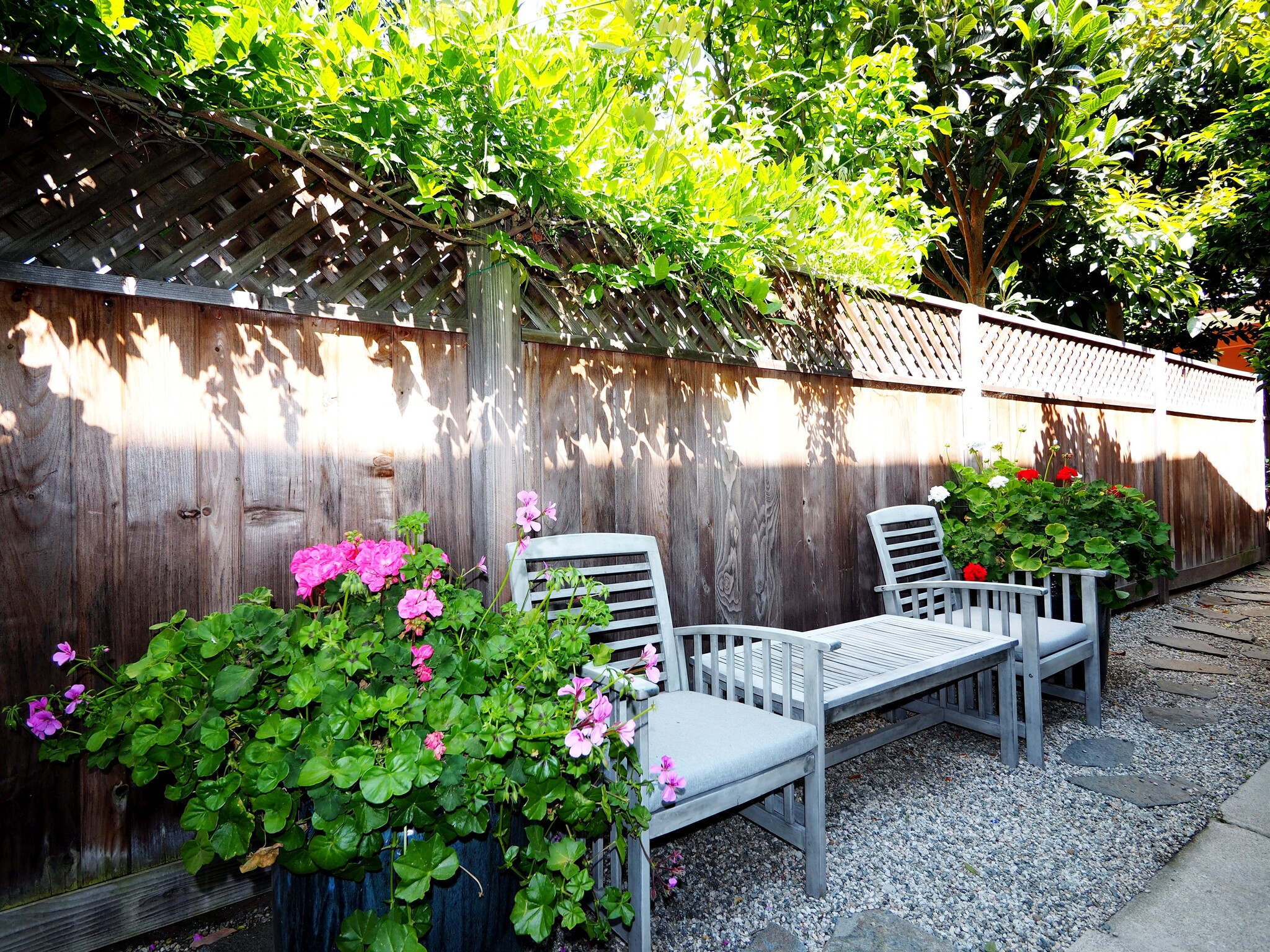 Personal outdoor sitting area just outside front door - 828 7th St