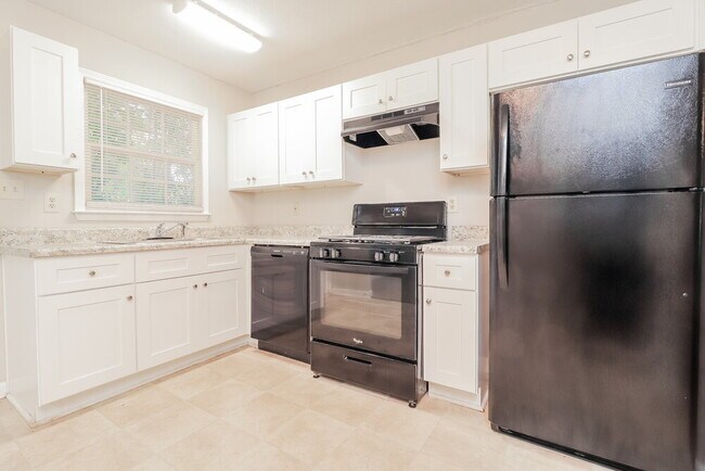 Building Photo - 3797 Kathryn Dr SW