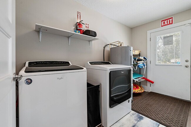 Building Photo - 76 Sanford St