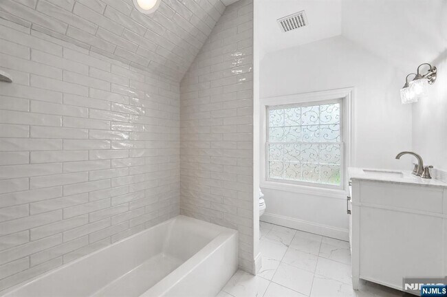 Building Photo - 122 Helen Ct