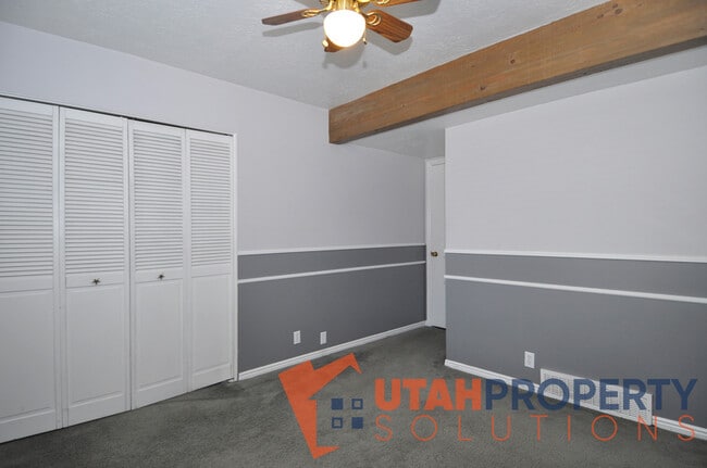 Building Photo - 687 E Countryside Ct