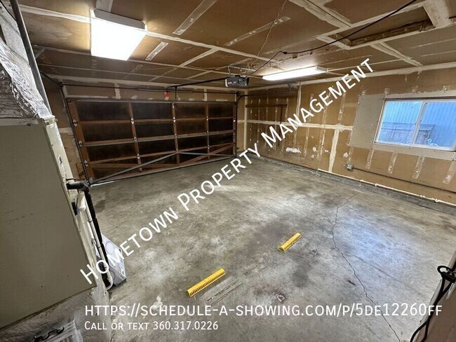 Building Photo - 3611 Landau Ave NE