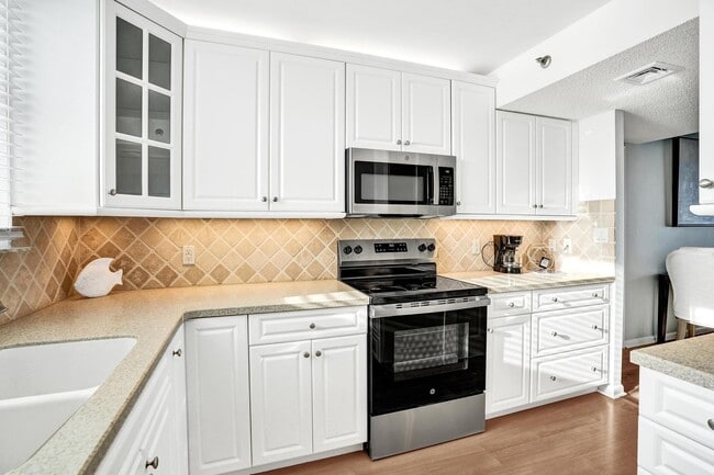 Building Photo - 300 Ocean Trail Way