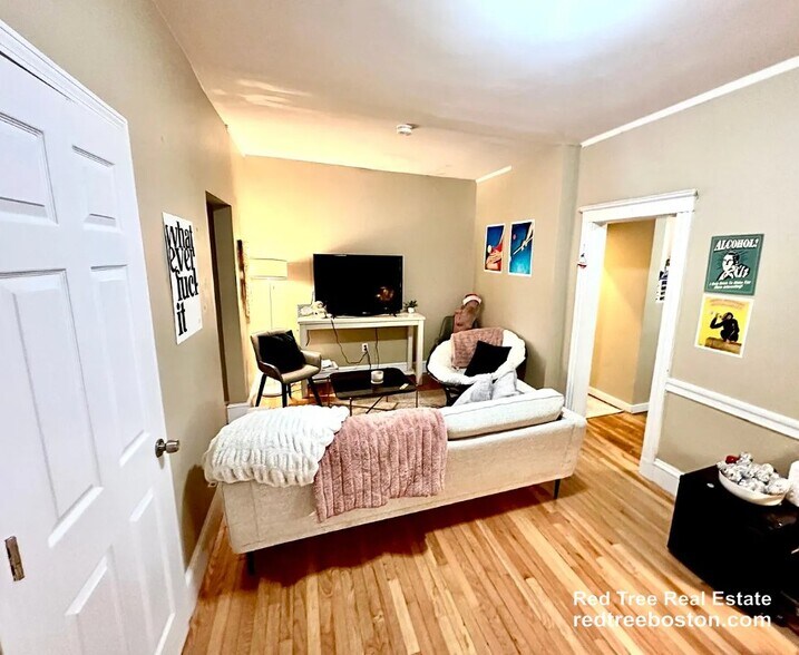 Building Photo - 68 Egmont St