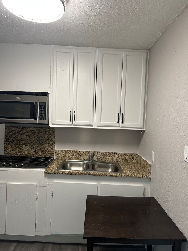 Building Photo - 5611 Arncliffe Dr