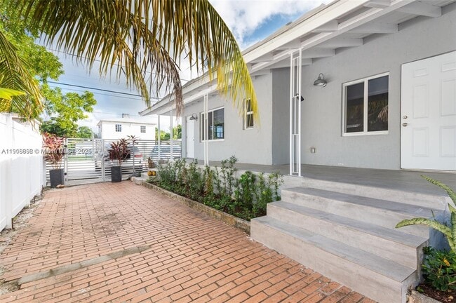 Primary Photo - 540 NE 67th St