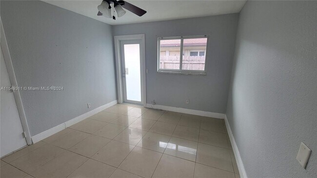 Building Photo - 730 NE 46th Ct