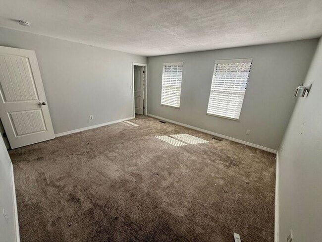 Building Photo - Gorgeous 4 Bed, 2 Bath Home in Central For...