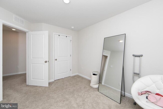 Building Photo - 272 Macoun Way