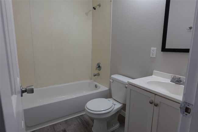 Building Photo - 7806 Beckley St