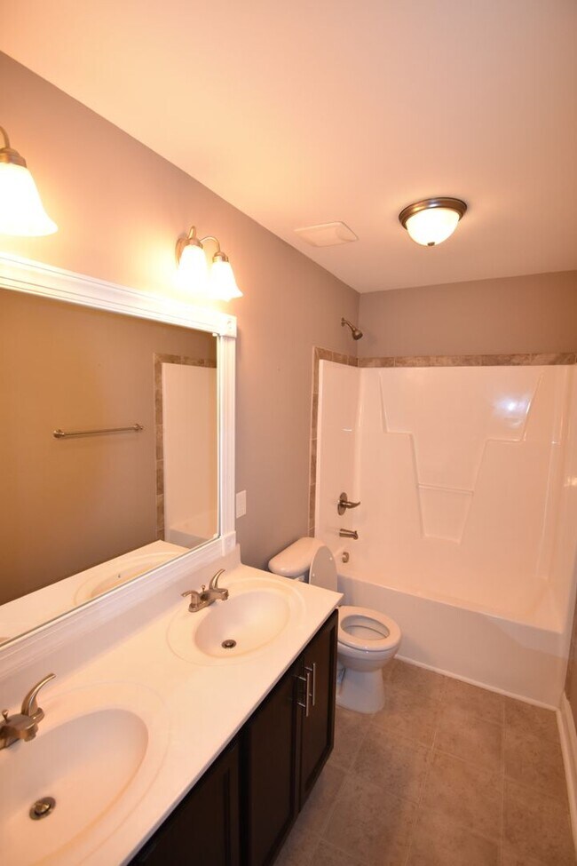 Building Photo - 4 Bedrooms and 2.5 Bath in Patriot Park Vi...
