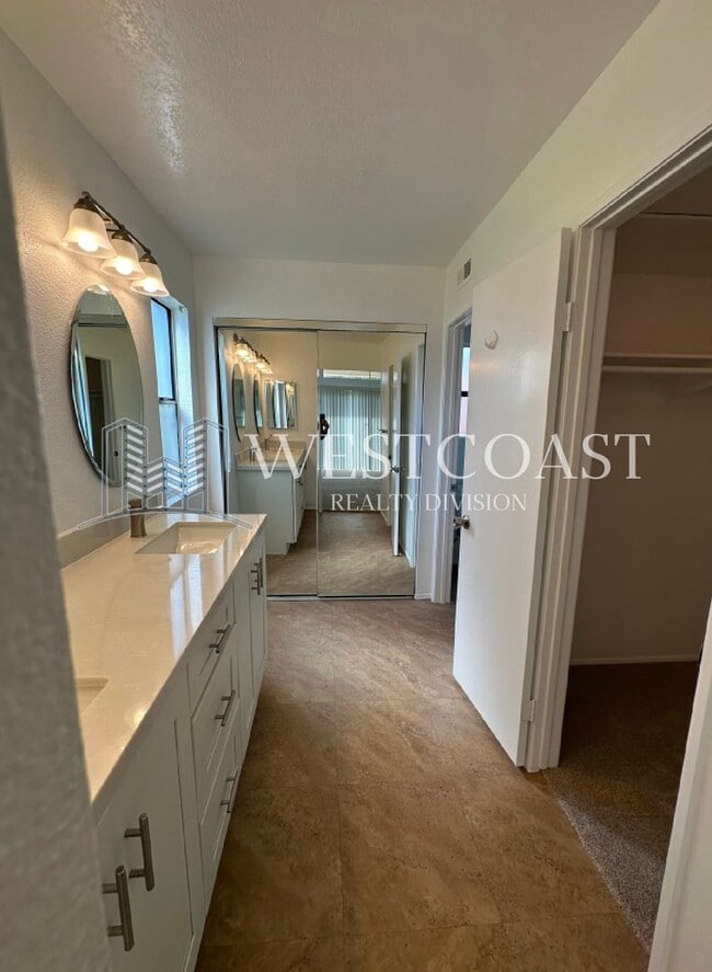 Building Photo - Beautiful Two-Story 3 Bed, 2 Bath Home in Calavera Hills Villas Community in Carlsbad