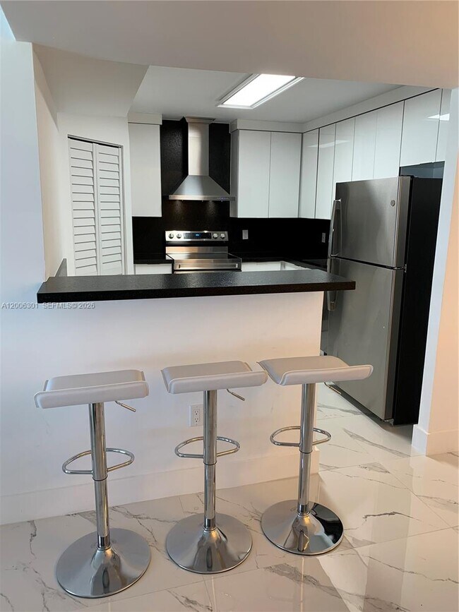 Building Photo - 9273 Collins Ave