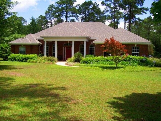 Building Photo - Single-family home on 2 Acres available Ma...