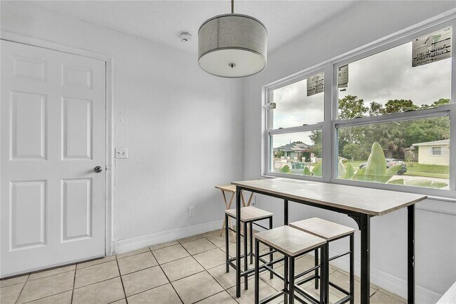 Building Photo - 3312 Plummer Cir