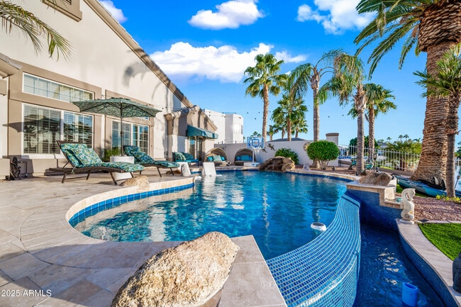 Building Photo - 1817 E Willow Tree Ct