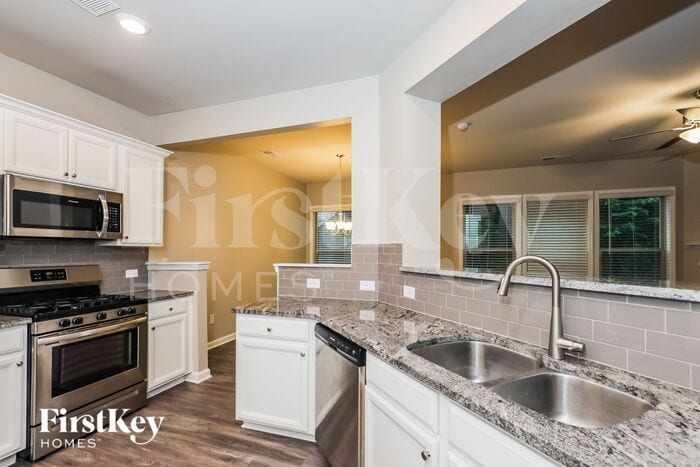 Building Photo - 3628 Moon Crest Dr