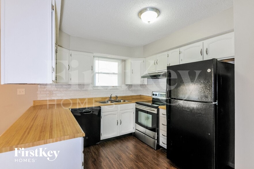Building Photo - 37 Westbrook Dr