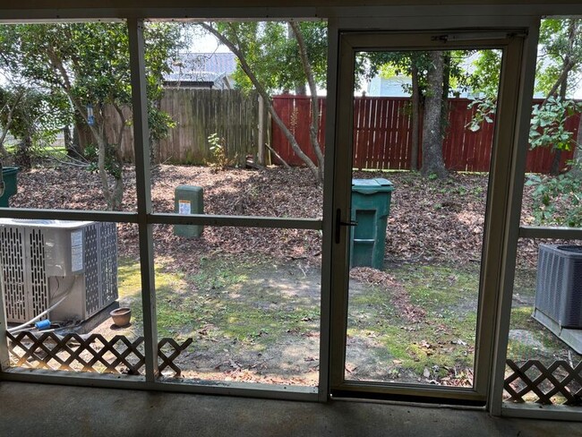 Building Photo - 122 Hornby Cir