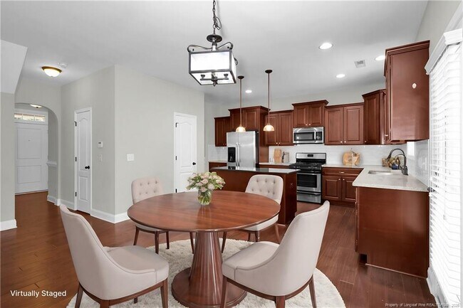 Building Photo - 110 Pinecrest Dr