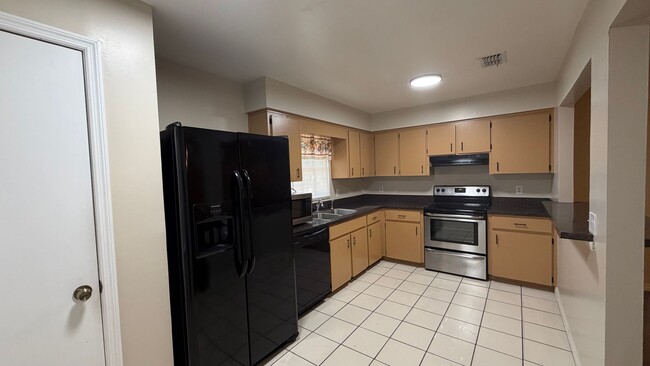 Building Photo - House For Rent - Metrowest