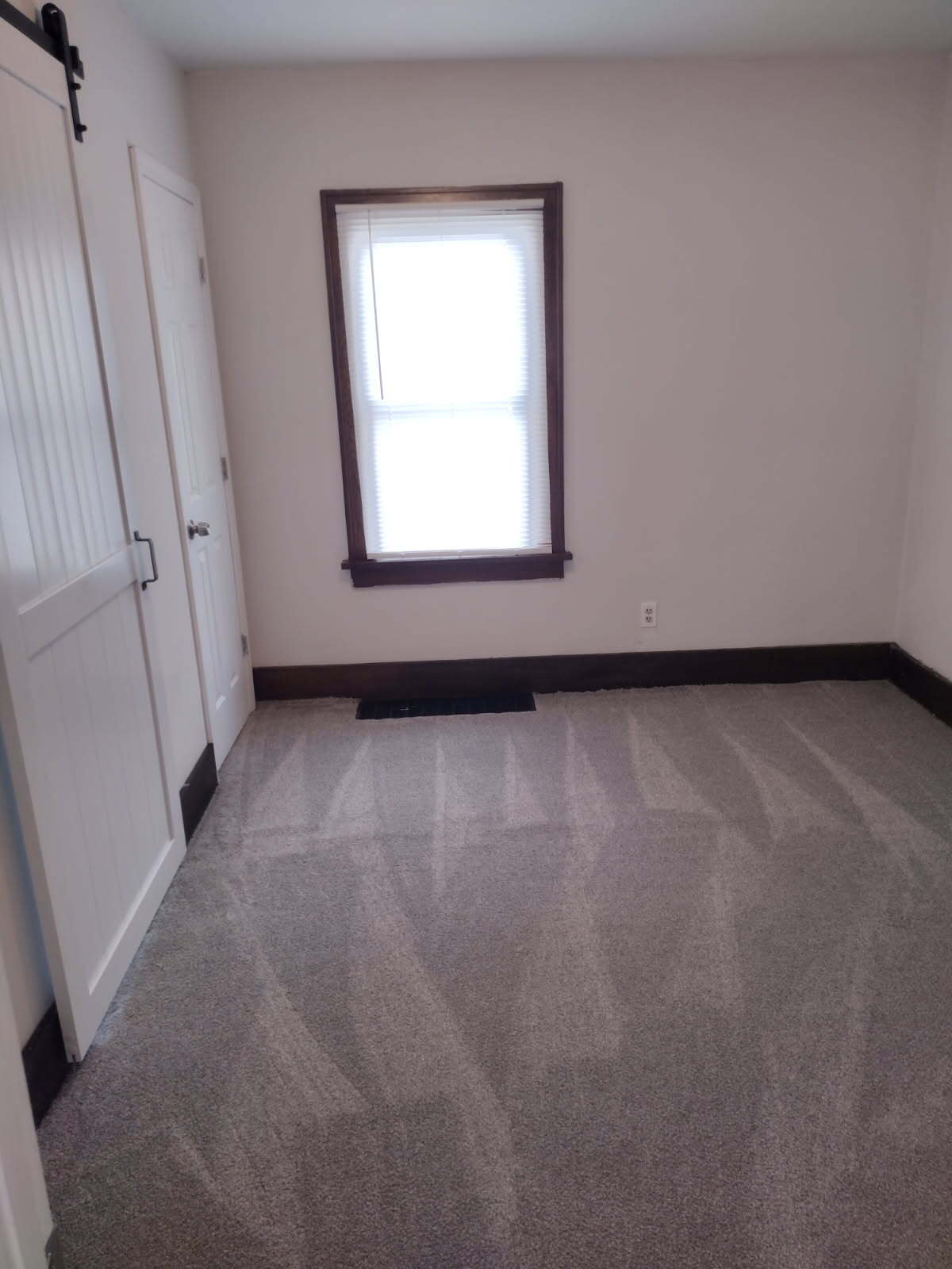 Building Photo - 507 E Archwood Ave