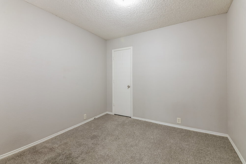 Building Photo - 1009 Springcreek Dr
