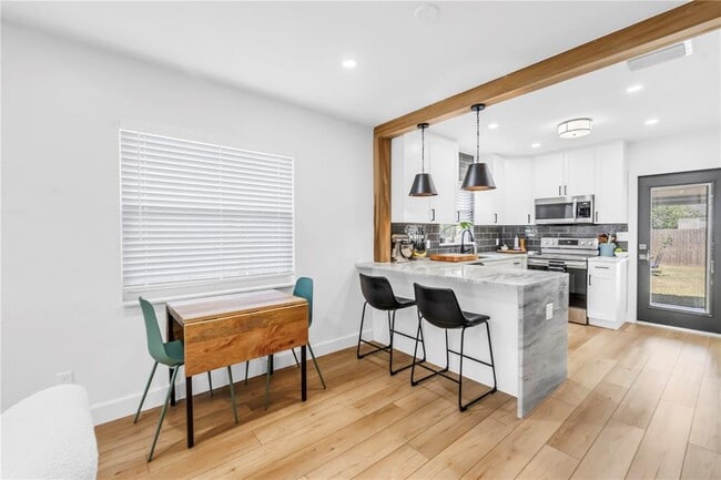 Building Photo - 2621 17th Ave N