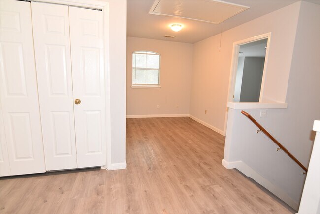 Primary Photo - 6807 Turtlewood Dr