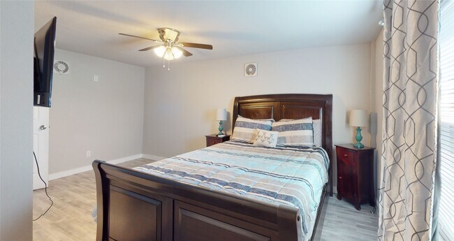 Building Photo - 4507 W Bayshore Dr