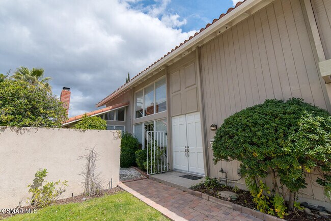 Building Photo - 1074 Elfstone Ct