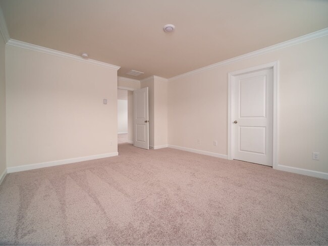 Building Photo - "Charming 3-Bedroom Retreat with 2.5 Baths in the Heart of Belmont!"