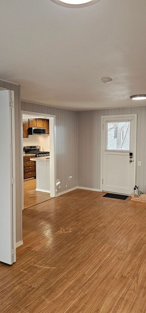 Building Photo - 3 bedroom Ramble House in Manette- Hardwood and Fireplace!