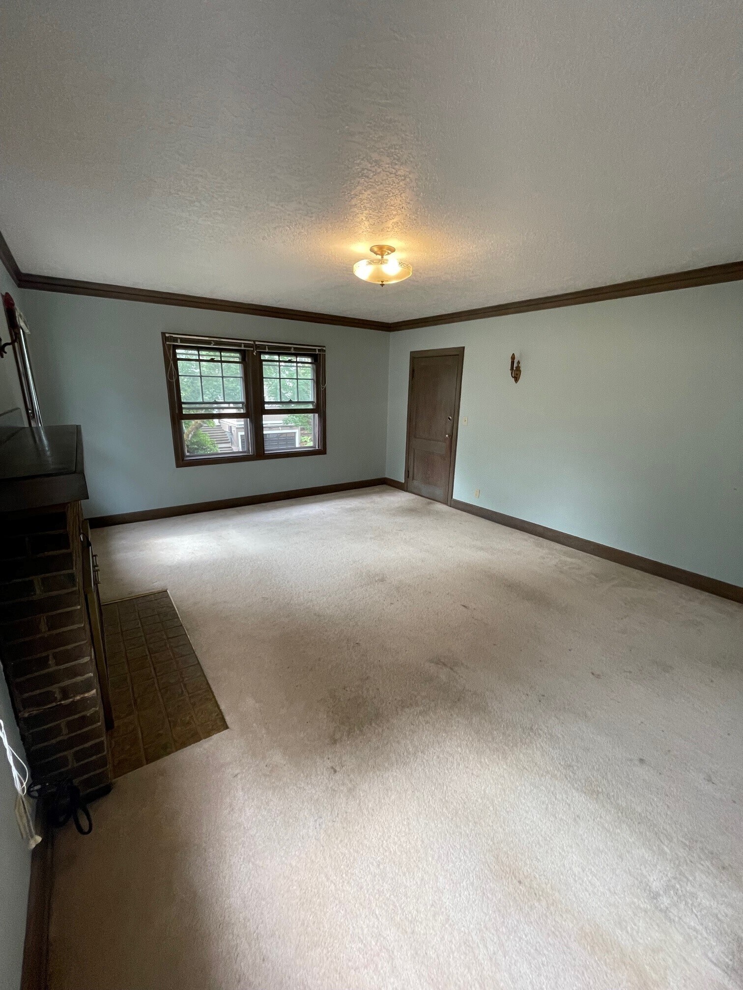 14 x 18 Living Room with working wood fireplace! (Other Corner) - 1223 NE Schuyler St