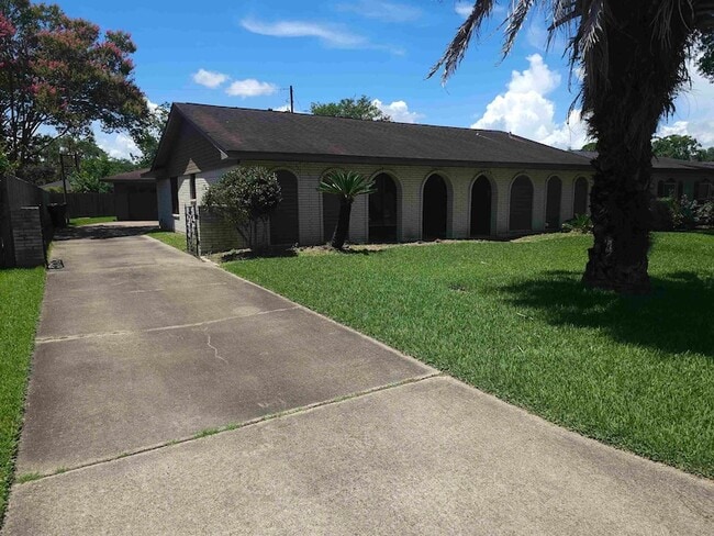 Building Photo - 3008 Tipps Dr