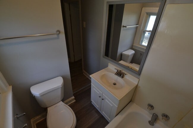 Building Photo - Updated, 3 bedroom, 2 bath home on treed l...