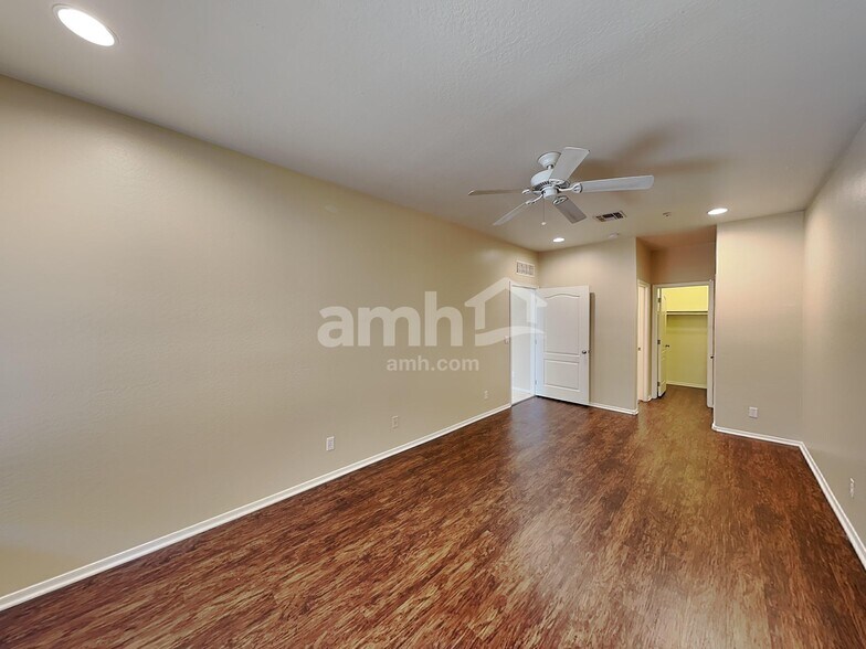 Building Photo - 8940 W Olive Ave