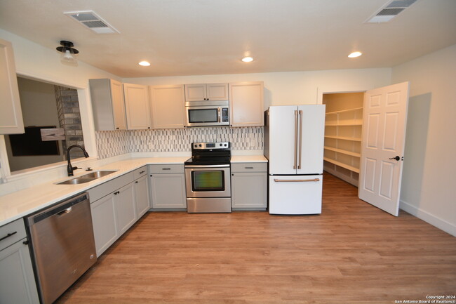 Building Photo - 13903 Cedar Canyon