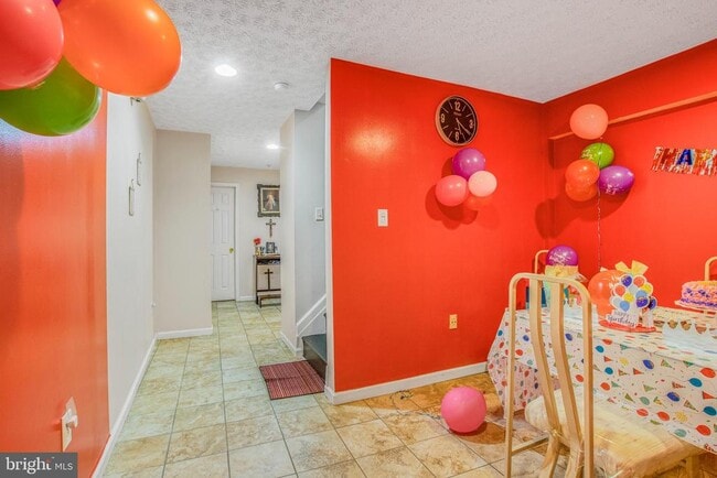 Building Photo - 11809 Old Fort Rd