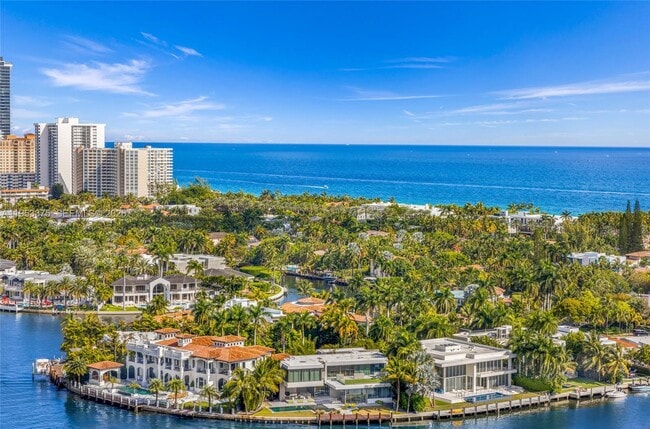 Building Photo - 20515 E Country Club Dr