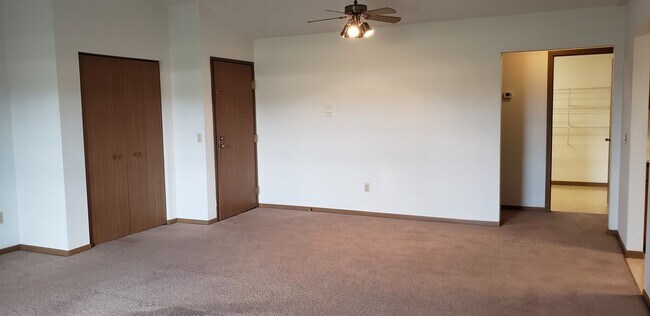 Building Photo - 622 Seminole Way