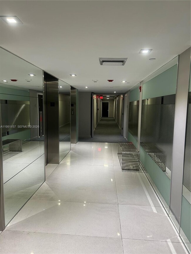 Building Photo - 20301 W Country Club Dr