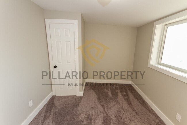 Building Photo - Charming 3-Bedroom Bungalow Near Garfield ...