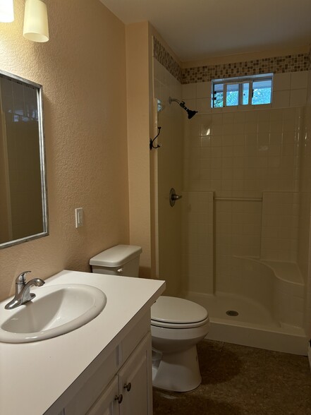 Máster Bathroom - 102 Hilltop Dr