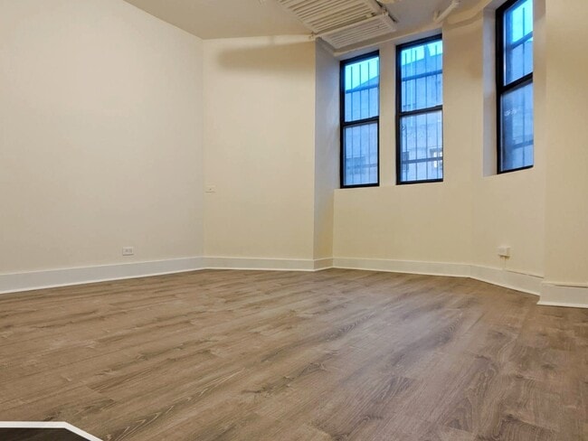 Building Photo - 1542 N Kedzie Ave