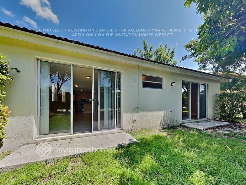 Building Photo - 2266 SW 135th Ave