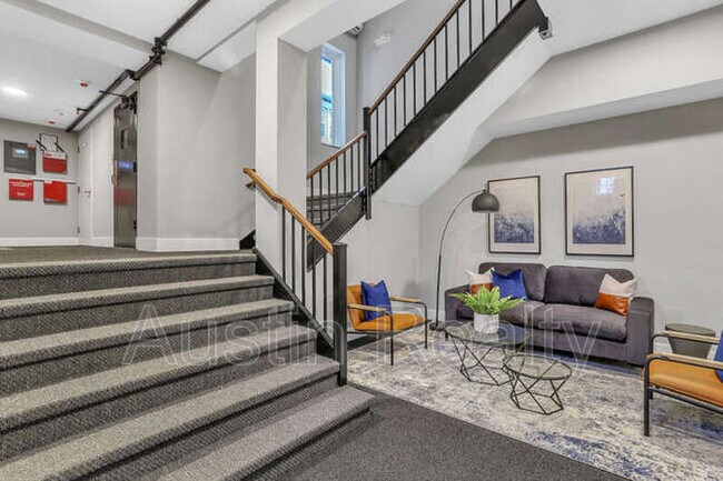 Building Photo - 5347 Nottingham Ave