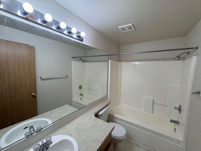 Building Photo - Nice 4 bedroom, 2.5 bath two story home in English Ridge, Puyallup!!