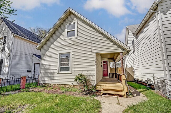 Building Photo - Charming 4 bedroom, 1 bathroom